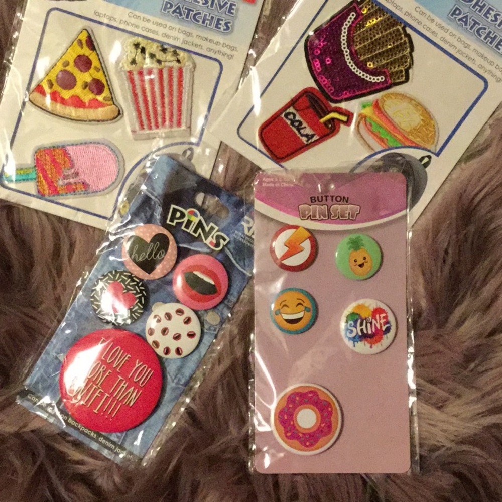 💗💕Pins and patches💕💗